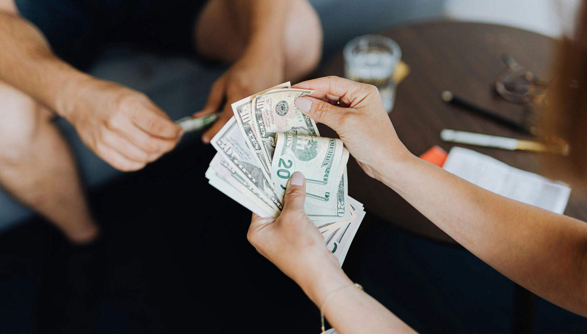 Importance of Tracking Expenses for Monthly Budget